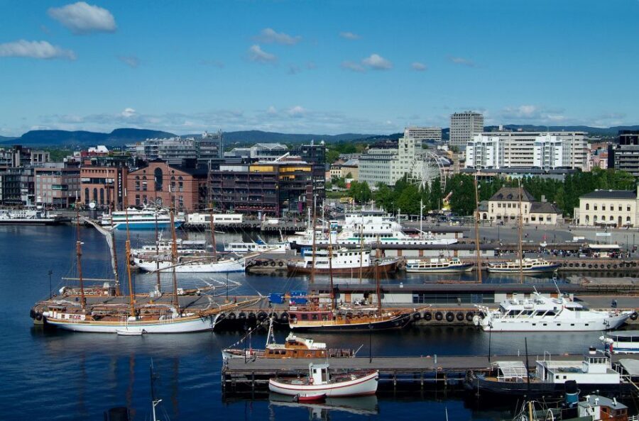 Oslo: Private City Center Highlights Guided Walking Tour - Tjuvholmen: foodie energy plus art galleries (without the museum-only vibe)