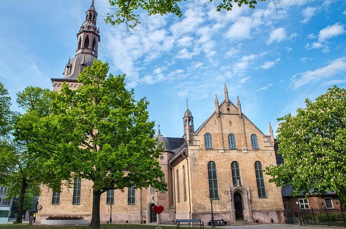 Oslo Self Guided Walking Tour with an APP - Grand Hotel Oslo, the National Theatre, and University Square