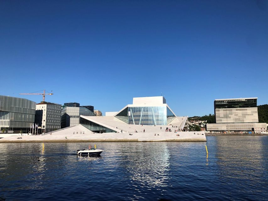 Oslo: Sightseeing with Holmenkollen Ski Jump & Vigeland Park - The guides: what good storytelling changes