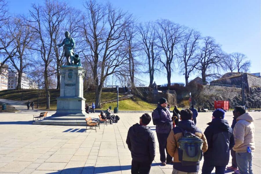 Oslo: Small Group History, Art & Secrets Tour - Bank Square and the Oslo Stock Exchange: how finance shaped a modern city
