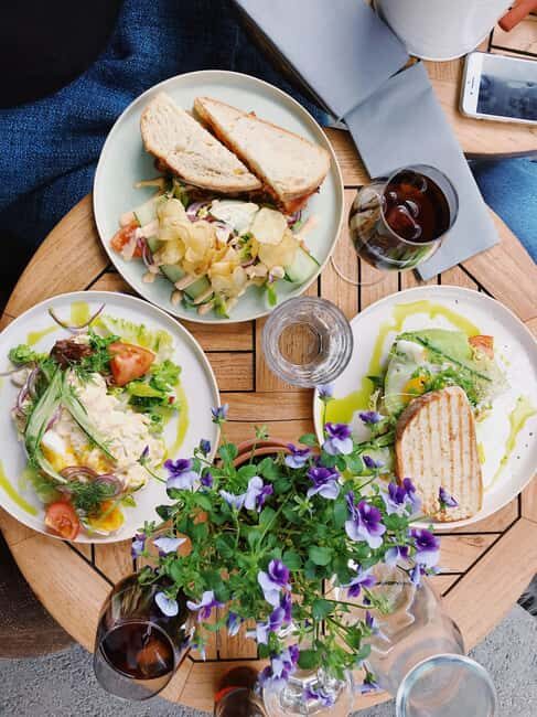 Oslo: The Grand Experience Walking Tour with Lunch or Dinner - Jul i Vinterland: why the market stop matters more than you’d expect