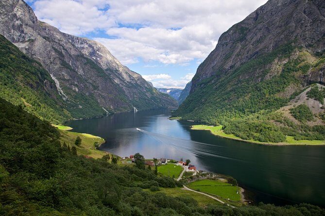 Oslo To Bergen Self-Guided Full Day Trip with Flåm Railway And Fjord Cruise - Bergen Railway to Myrdal: the scenic setup before the highlight