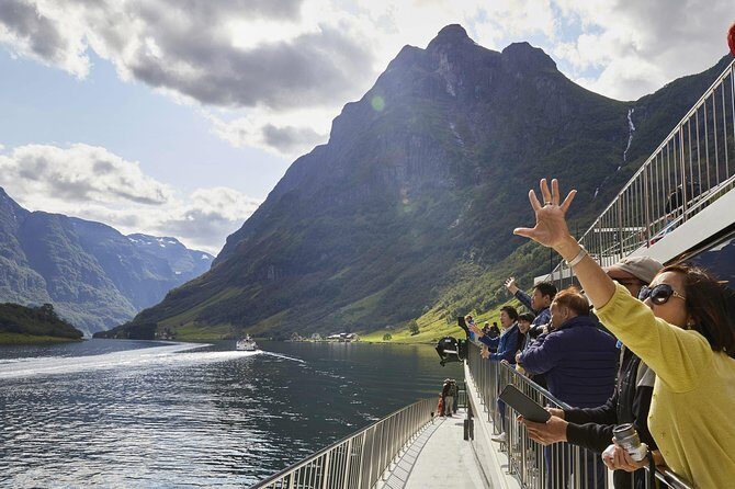 Private guided, Bergen to Oslo - Nærøyfjord Cruise & Flåm Railway - The Narrow Nærøyfjord Hour: When the Fewer-Options View Hits Hard