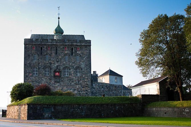 Private Guided City Sightseeing - Bergens Top Attractions - Private van time beats Bergen’s crowd math