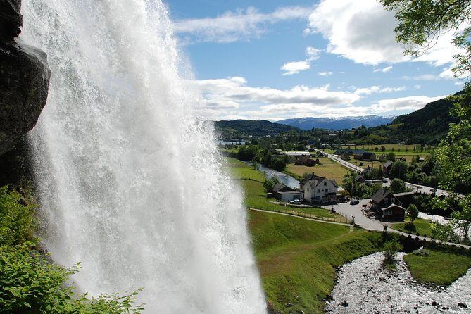 PRIVATE GUIDED TOUR: Folgefonna Glacier & Bondhus Valley from Bergen, 10 hours - How the return feels: more fjords, more viewpoints, less fuss