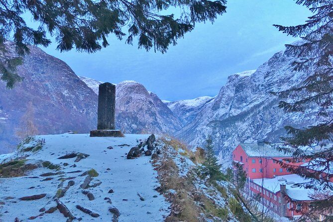 PRIVATE GUIDED TOUR: Highlights of Norway – Trip to the Sognefjord – WINTER - Flåm station, lunch time, and the Flåm vs. mountains choice