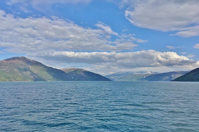 PRIVATE GUIDED TOUR: King of the Fjords – round trip to the Sognefjord, 11 hours - Cafés and viewpoints on the Vikafjellet route