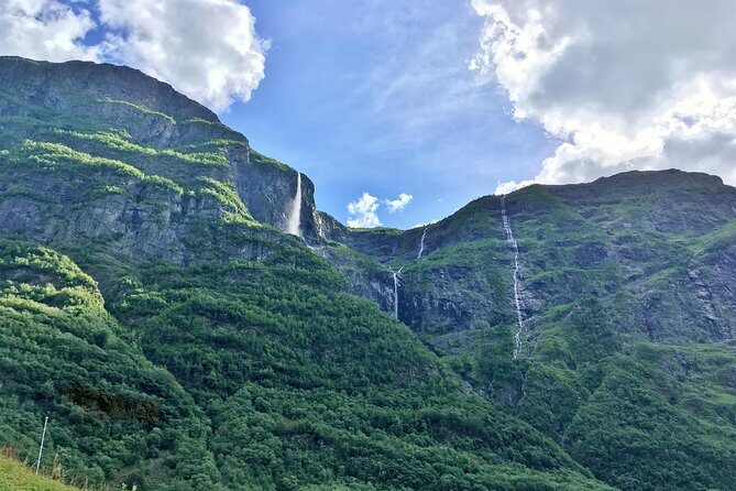 PRIVATE GUIDED TOUR: Norway's Highlights–Viking Special, 11 h - Njardarheimr Viking Village: two ways to do Vikings, from archery to axe throwing
