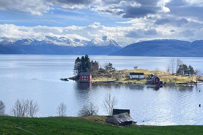 Private Guided Tour of Bergen and the Best of Norwegian Fjords - Start point: where the day begins and how easy it feels