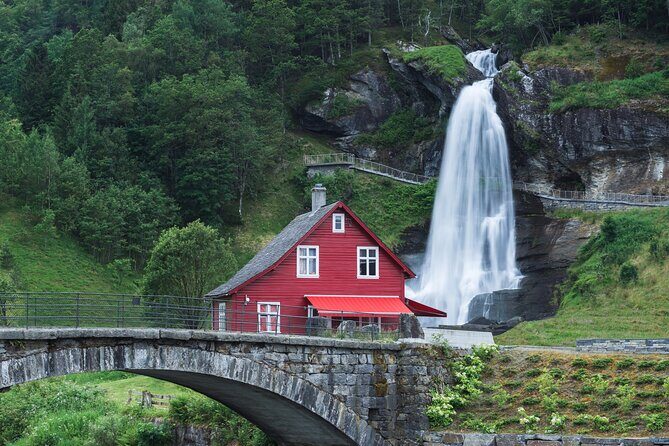 Private Guided Tour of Bergen and the Best of Norwegian Fjords - Stop 1: Fantoft Stave Church (outside visit, 15 minutes)