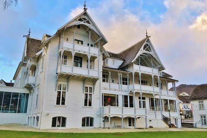 PRIVATE GUIDED TOUR: Queen of the Fjords - tour from Bergen, 6 hours - Who Should Book Queen of the Fjords?