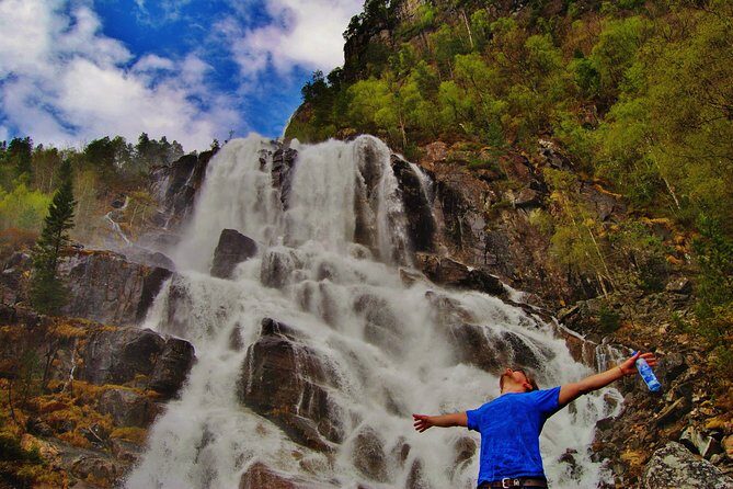 PRIVATE GUIDED TOUR: Secrets of the Fjords - the Osterfjord and Mo, 6-7 hours - Kvernhusfossen to Mostraumen: from falls to a narrow-channel view