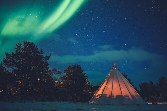 Private Northern Lights Experience - Price and Value: $1,615.18 per Group (Up to 8)