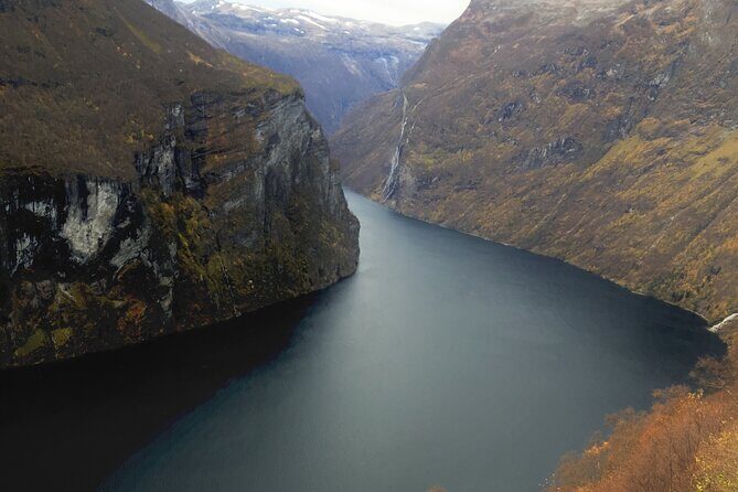 Private tour from Ålesund to Geiranger up to 15 people - Eagle Road and Flydalsjuvet: two scenic breaks with attitude