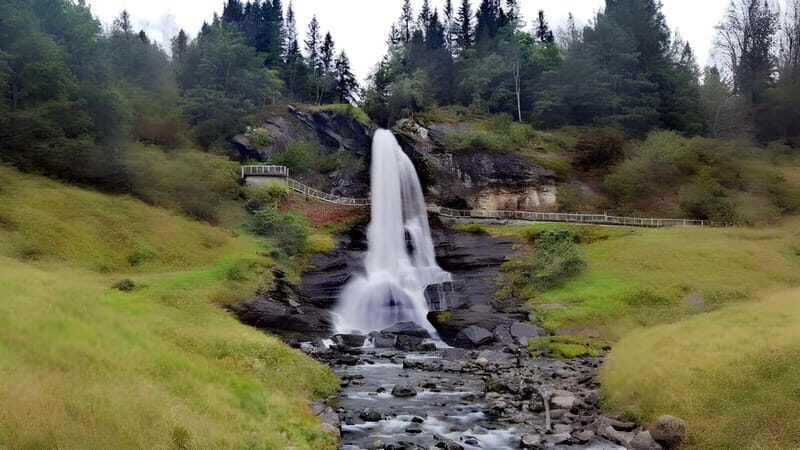 Private tour Hardangerfjord ferrycruise vøringsfossen hiking - Choosing between ferry cruise and salmon fish farm (summer)