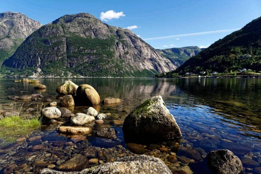 Private Tour-Hardangerfjord, Voss Gondol &4 Great Waterfalls - Måbødal Valley and Vøringsfoss: the 182-meter waterfall payoff