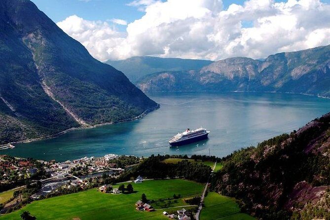 Private tour - Hardangerfjord, Voss Gondola & 4 Great Waterfalls - Voss on Your Terms: From Mountain Air to Hanguren Views