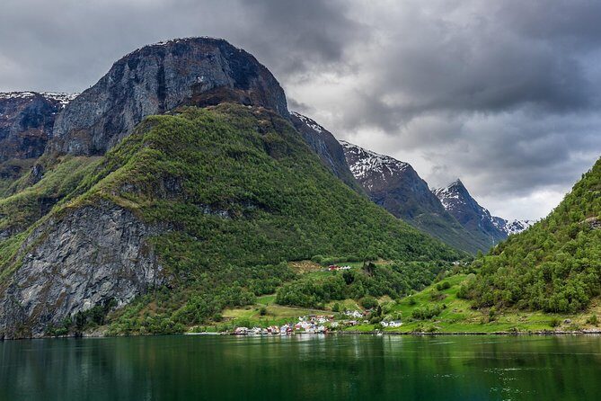 Private tour to Sognefjord and Flåm from Bergen, 24 hr refundable - Flåm After Arrival: Lunch, Shops, and Microbrewery Time