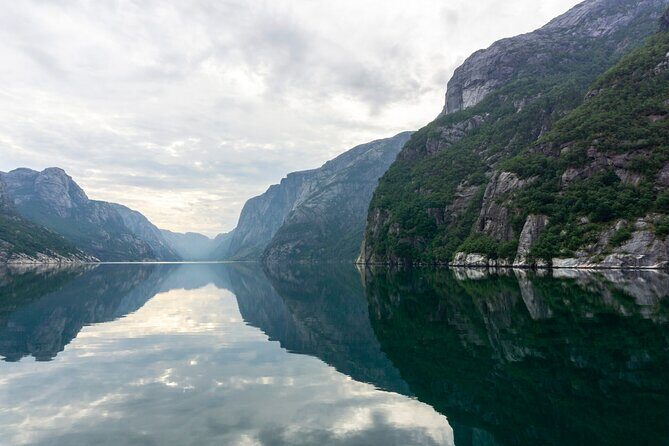 Pulpit Rock Boat Tour in Luxury Cruiser - Sailing Back Through Høgsfjorden: How the Return Trip Feels Different