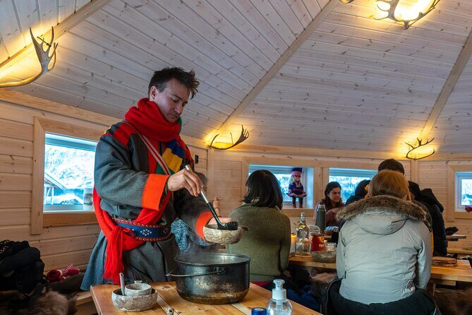 Reindeer feeding & Saami Culture with chance for Northern Lights - Pacing and Group Size: The Good, the Not-So-Great, and How to Handle It