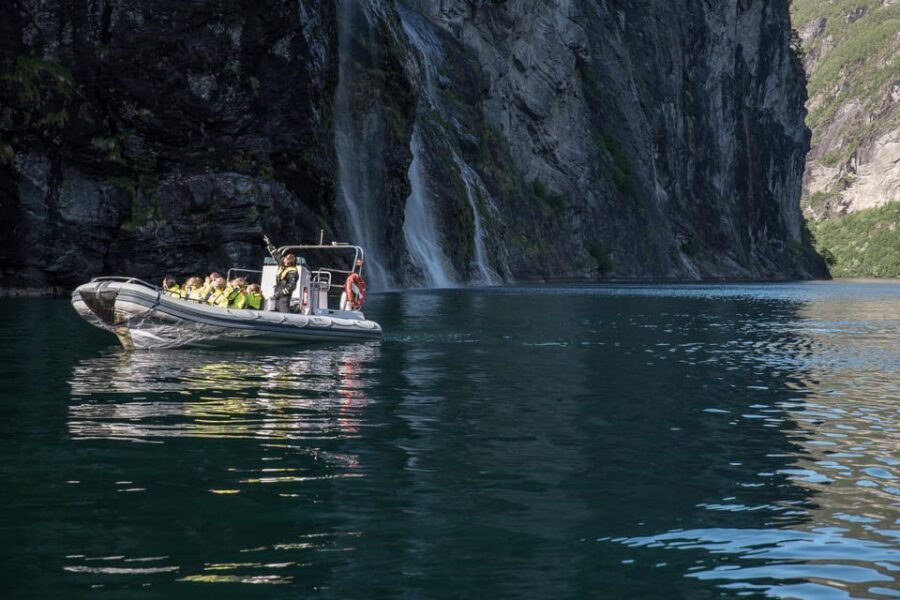 RIB Geiranger - Fjordsafari - Guides, Group Size, and the Small-Tour Advantage