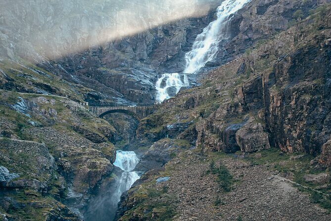 Sightseeing Tour in Trollstigen - Land of Trolls - Stop-by-stop: Kokarsteinen, Gudbrandsjuvet, and the Trollstigen Plateau Payoff