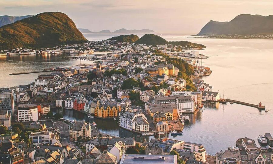 Small Group Tour in Ålesund: Art Nouveau, Sea Views & Insider Tips - Entering Ålesund’s Art Nouveau Rebuild Story (1904 to Now)