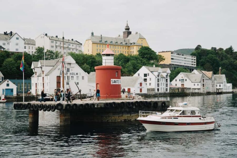 Small Group Tour in Ålesund: Art Nouveau, Sea Views & Insider Tips - Pacing, Group Size, and When This Works Best for You
