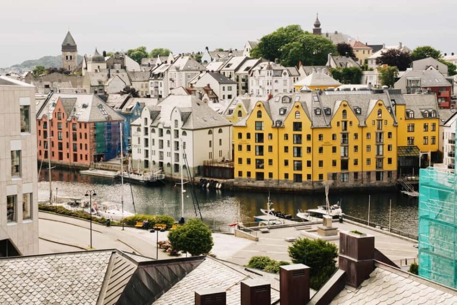Small Group Tour in Ålesund: Art Nouveau, Sea Views & Insider Tips - Cruise-Ship Timing: How to Fit This Into a Short Layover