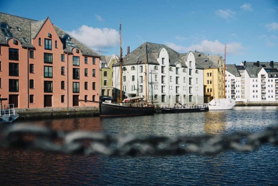 Small Group Tour in Ålesund: Art Nouveau, Sea Views & Insider Tips - Fiskergutten: The Sea Connection You’ll Feel Immediately