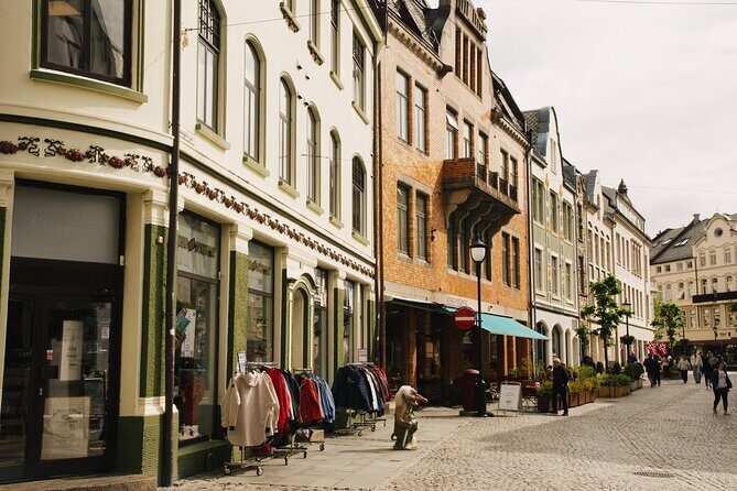 Small-Group Walk in Ålesund: Art Nouveau & Insider Tips - Ålesundregionens Havnevesen: reading the harbor like a local