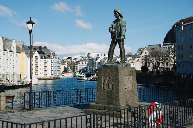 Small-Group Walk in Ålesund: Art Nouveau & Insider Tips - Timing, weather, and how hard the walk really is