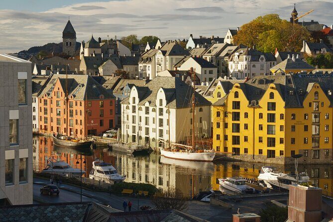 Small-Group Walk in Ålesund: Art Nouveau & Insider Tips - Getting to the start without stress: Fiskergutten and Apotekertorget
