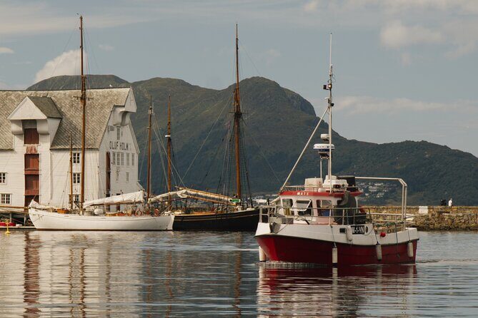 Small-Group Walk in Ålesund: Art Nouveau & Insider Tips - Kongens gate: the Art Nouveau street that makes details click