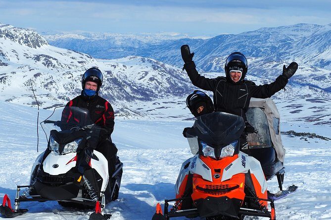 Snowmobile safari in the mountain plateau of Finnmarksvidda - Pace and safety: what the speed limit really means