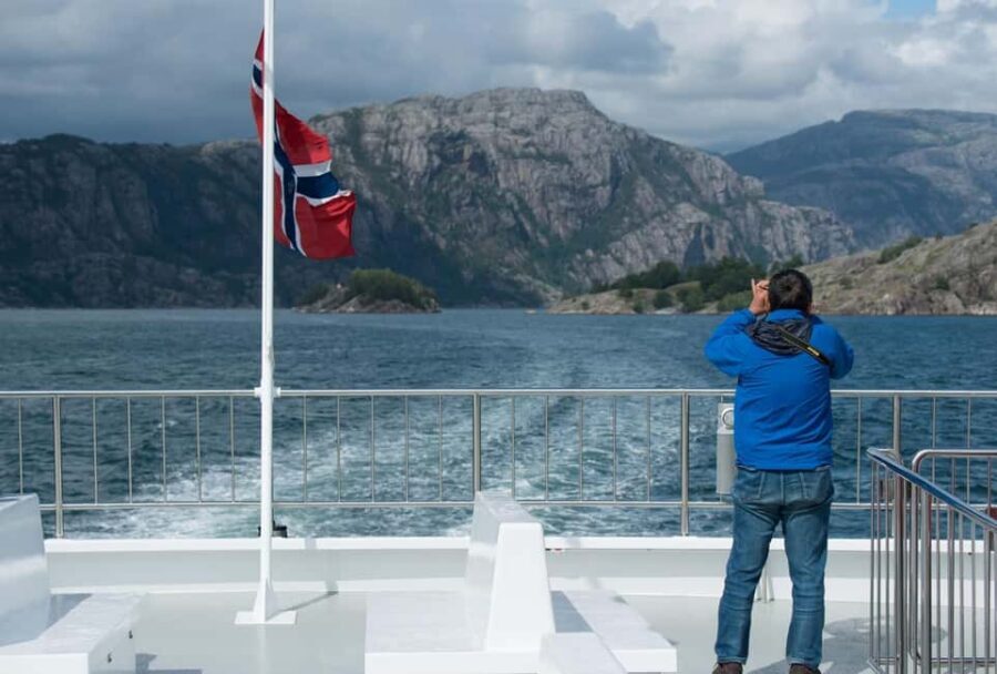 Stavanger: Electric Fjord Cruise to Lysefjord & Preikestolen - Preikestolen (Pulpit Rock): how to see the 604-meter wall properly