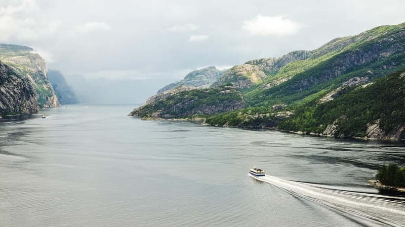 Stavanger: Lysefjorden Cruise and Preikestolen Hike - The shuttle to Preikestolen BaseCamp and what the hike really feels like