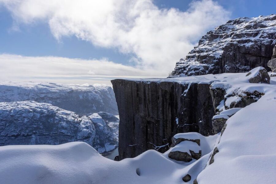 Stavanger: Preikestolen Winter Hike + Hot Lunch - What to bring (and what not to): your winter checklist for success