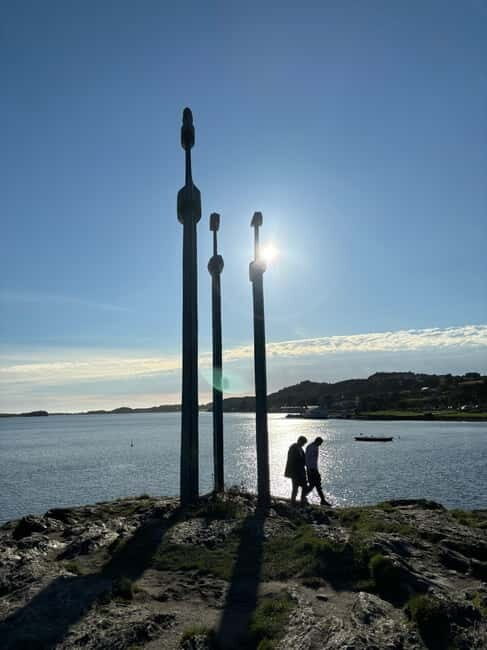 Stavanger: Private Bike Tour with 3 Swords Monument - Kijów Cinema and the early photo stops that set your bearings