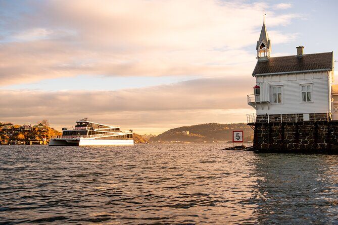 Sustainable Cruise in Oslofjord with audioguiding - A quiet electric catamaran for a low-stress Oslofjord view