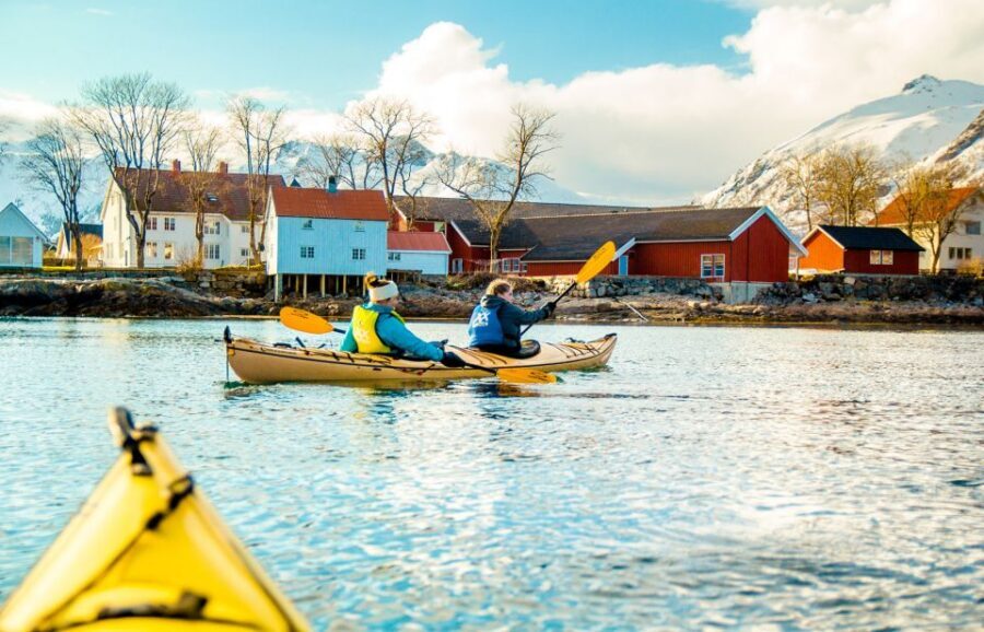 Svolvaer: 2-Hour Winter Kayaking Adventure - How the guide turns paddling into culture lessons