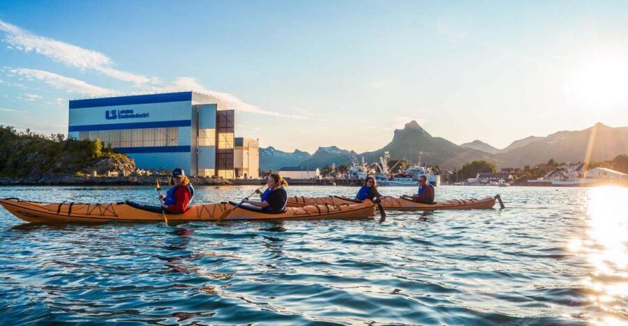 Svolvær: Evening Kayaking Adventure - Learning Lofoten history and culture without killing the mood