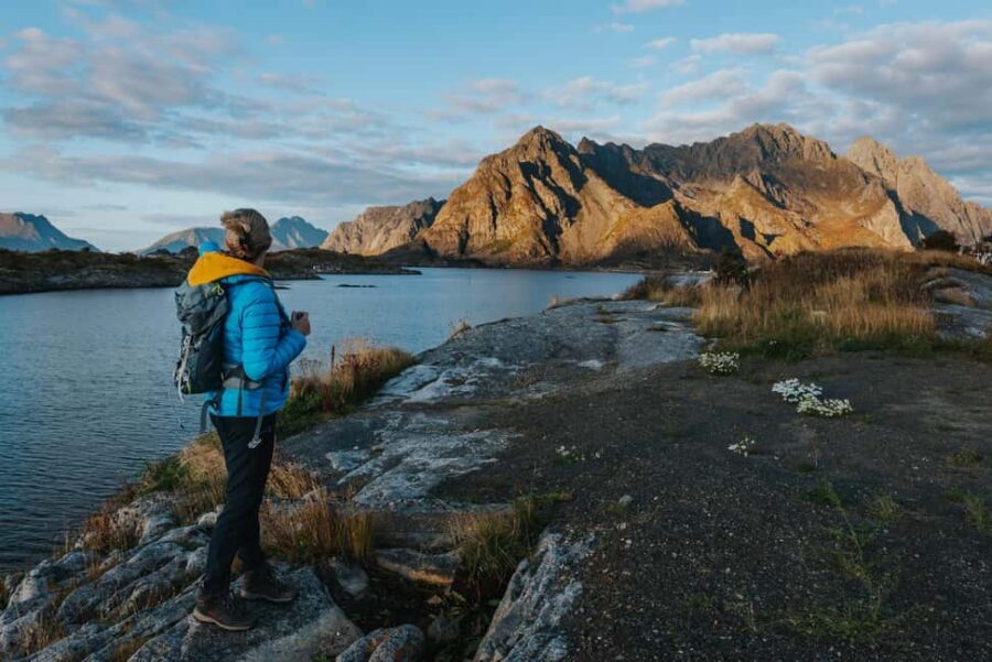 Svolvær: Lofoten Scenic Sightseeing Tour: Half day tour - Unstad surf beaches and cliff scenery: picnic lunch with wind-factor reality