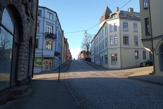 The Essence of Ålesund Self-Guided Walking Tour - WWII tributes: Margit Johnsen and Avisgutten