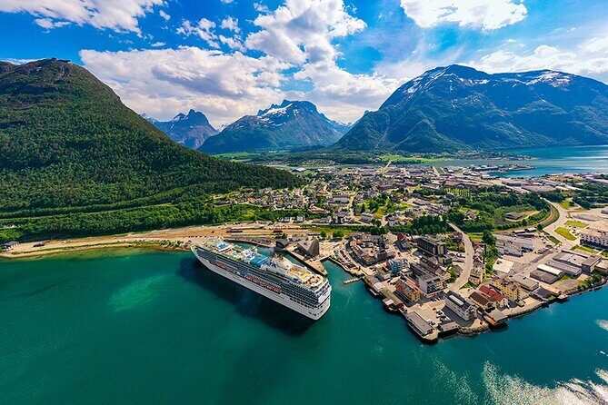 The Golden Train on Rauma Railway in Romsdalen - Return to Åndalsnes: the commentary makes the scenery easier to remember