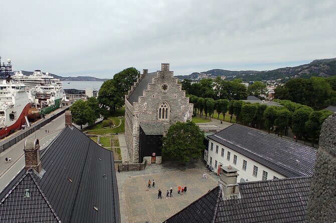 The influence of Bergen in Norways development, city tour - Fish Market Area: Photos Now, Optional Tasting Later