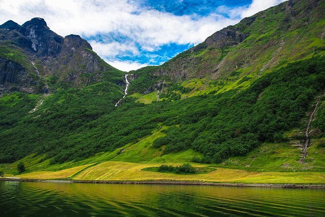 The Scenic Roadtrip, Oslo to Bergen via Flam & the Fjords - Flåm Village Stop: The Flåm Railway Museum and Your Choice Moment