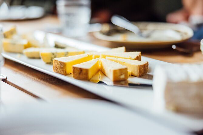 The Tromsø Food Walk, Taste your way through local history - Guides, group size, and how they handle questions