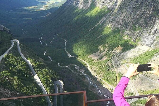 Trollstigen 100% Highlights Fjord to Troll 10 stops 16 seats max - Stop 5: Gudbrandsjuvet waterfall bridges for a walk-through view