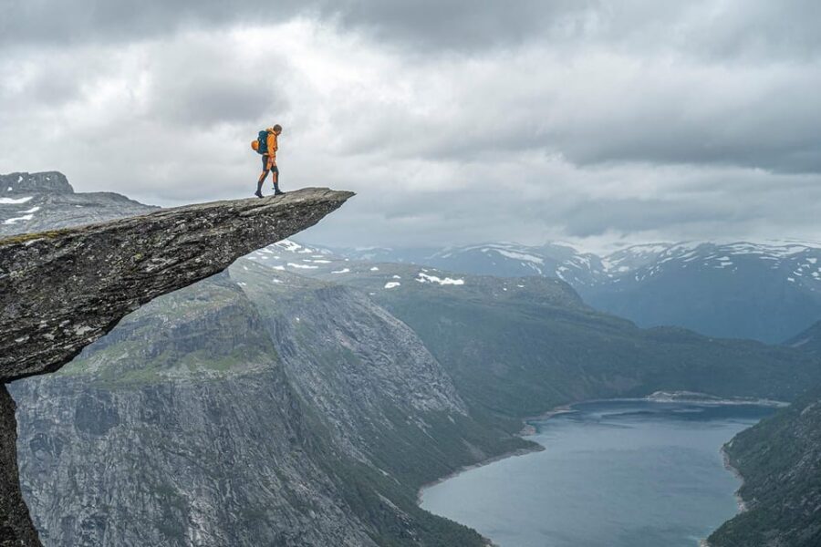Trolltunga: Trolltunga Summer Hike - The guided hike rhythm: from P2 parking to P3 start